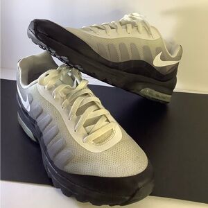 Nike Black and White Athletic Shoes with Modern Sole